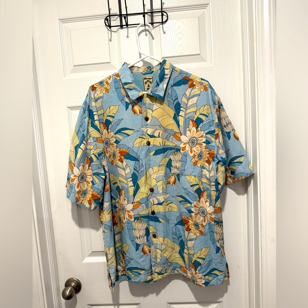 Montego Mon 100% Silk Tropical Button Down Shirt Size Large.